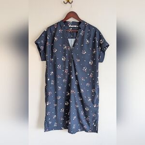 FIG Blue Floral Tunic w Pockets, Size L